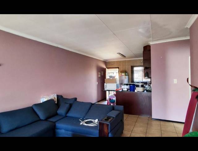 2 BEDROOM APARTMENT FOR SALE IN RAND COLLERIES